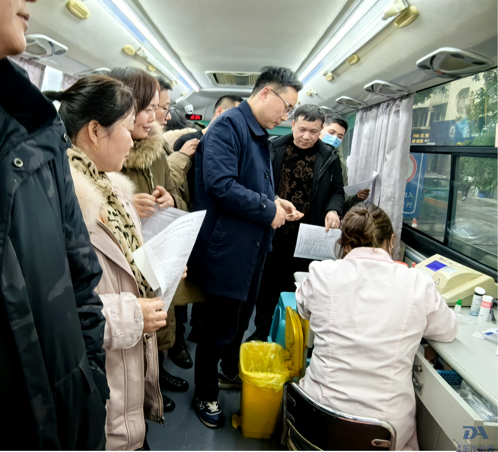 中共眉山市東岸投資開發有限公司支部委員會黨員志愿者無償獻血彰顯先鋒模范作用 (圖1)
